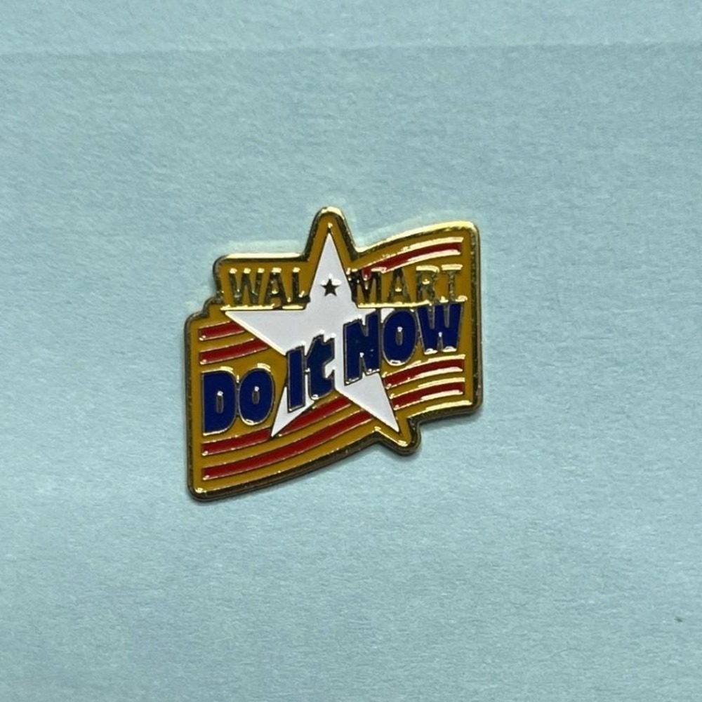 Vintage Walmart Do It Now Star Flag Employee Recognition Pin Gold Tone